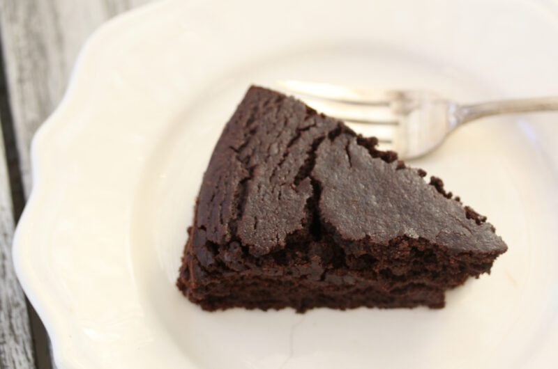 {Gluten-Free} Easy Vegan Chocolate Cake