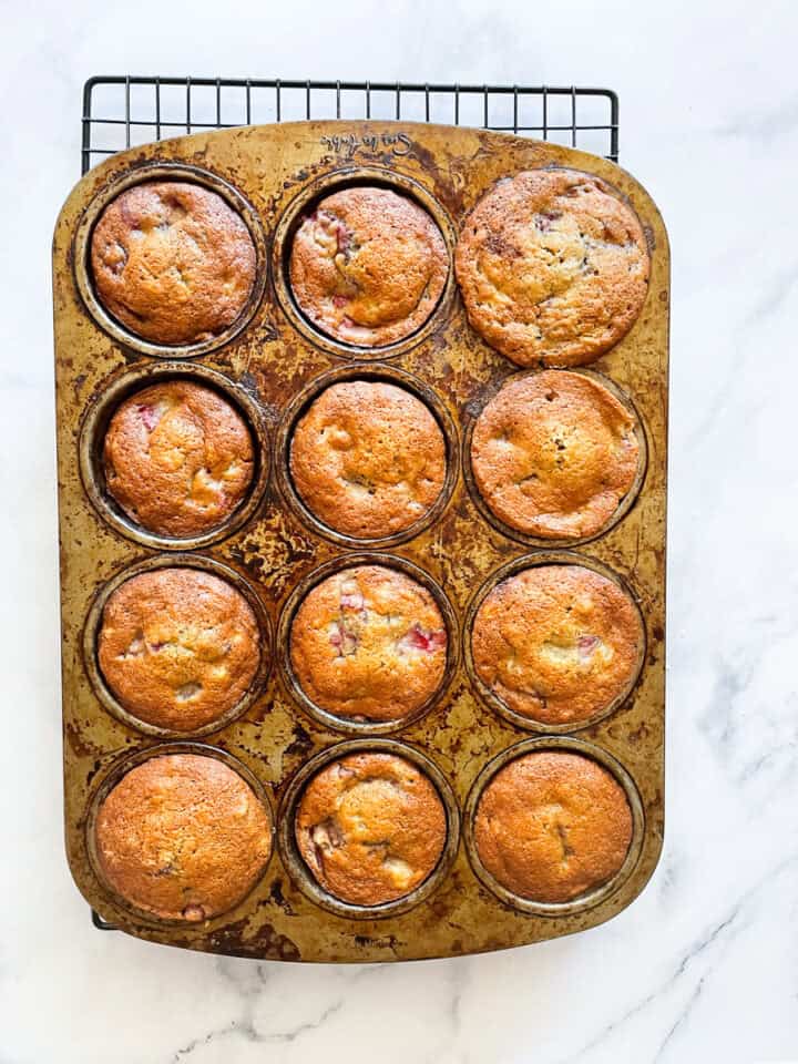 The muffins cool in the tin.