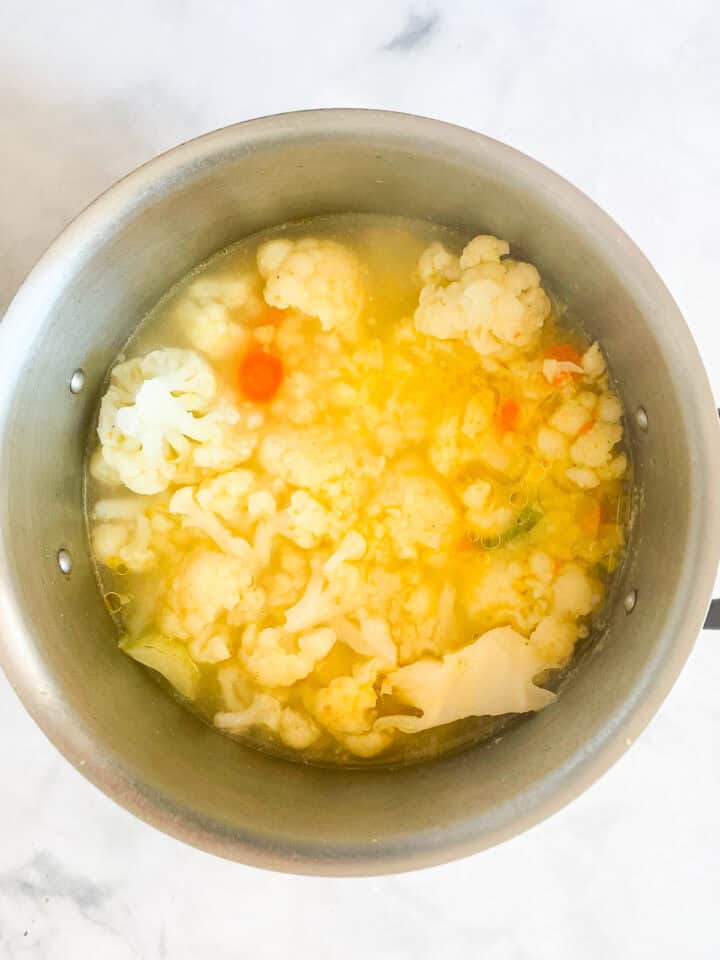 Cauliflower cooks in water for soup.