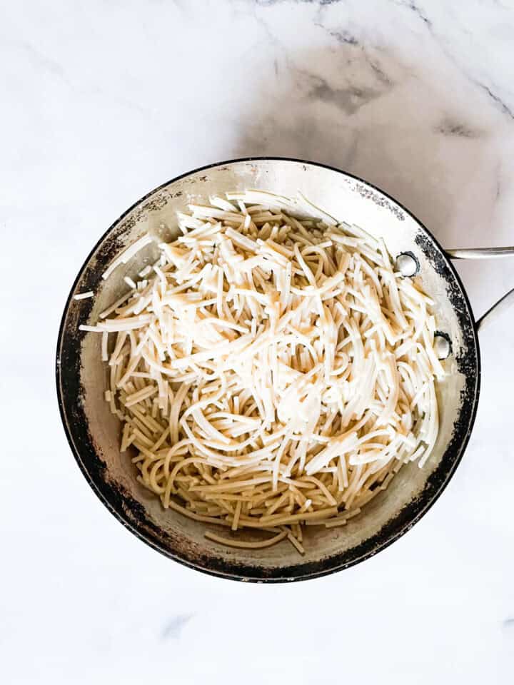 Cheesy pasta in a skillet.