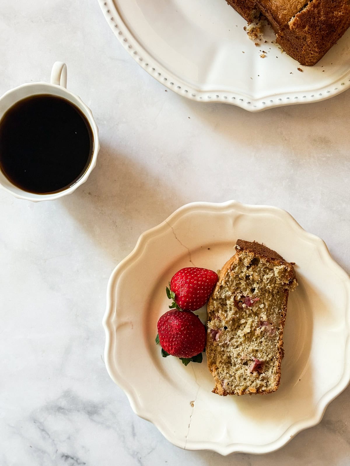 This one-bowl, gluten free easy banana strawberry bread comes together in minutes, and features plenty of chopped fresh strawberries and a kick of cinnamon. Coffee, banana strawberry bread, strawberries.