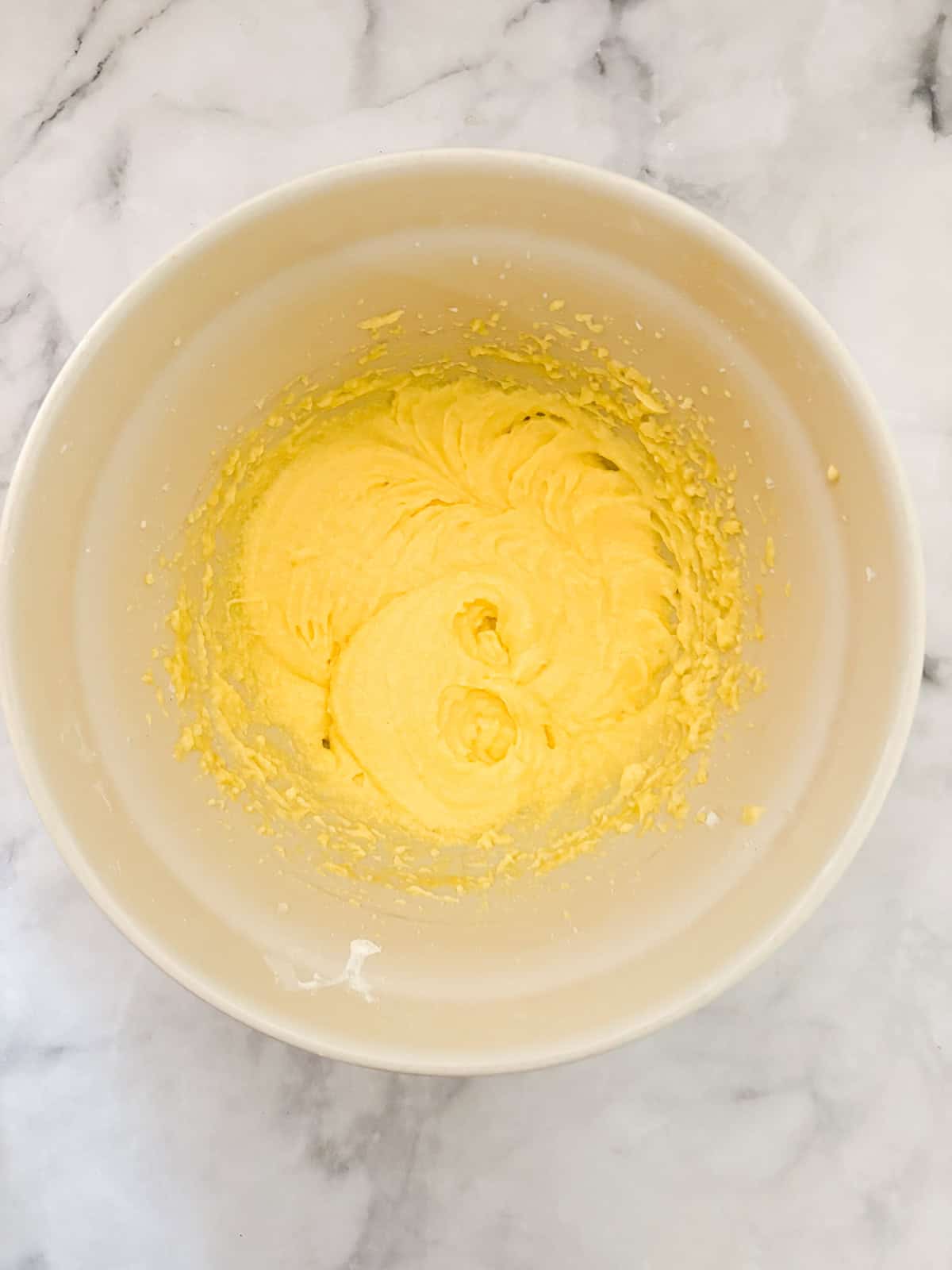 This gluten free nectarine cake is as pretty as it is delicious! Juicy sliced nectarines top a soft and sweet vanilla cake. Butter eggs and sugar creamed in ab owl.