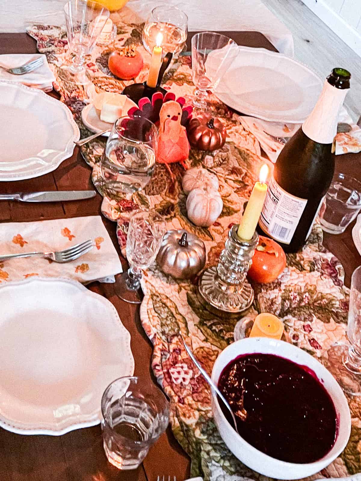 Tips for enjoying a gluten free Thanksgiving, plus lots of gluten free Thanksgiving recipes and ideas for the best meal ever! A gluten free Thanksgiving table.
